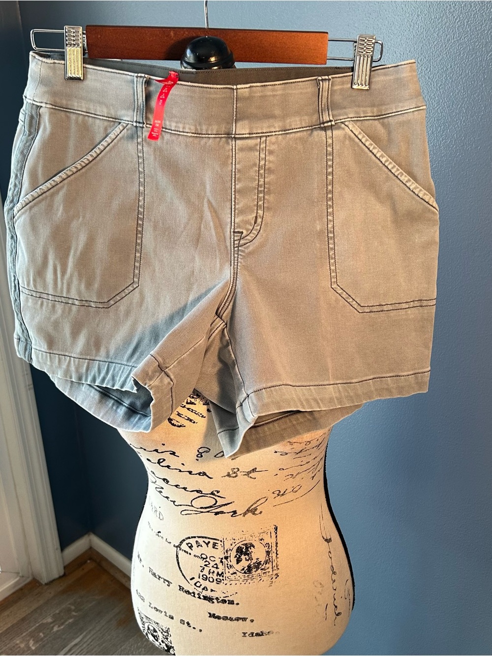 Spanx Stretch Twill pull on Shorts
